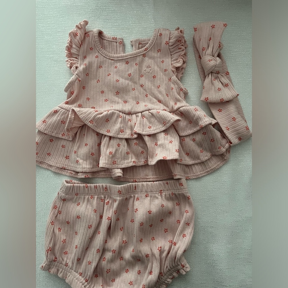 9-12M Gap 2 Piece Set w. Headband. Like New Quality.